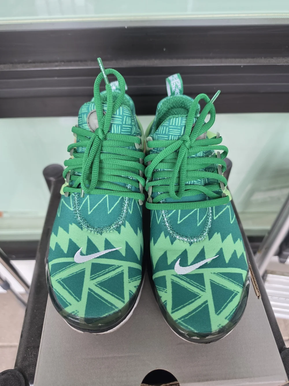 Nike Presto Green Geometric Athletic Sneakers - Picture 2 of 6